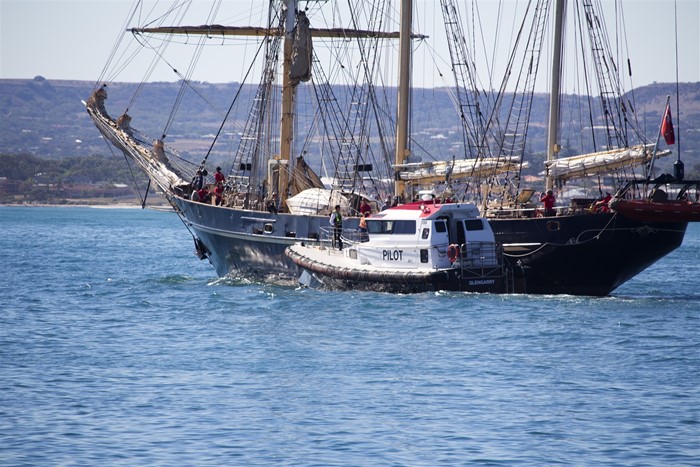 Image Gallery - Pilot disembarking the Leeuwin