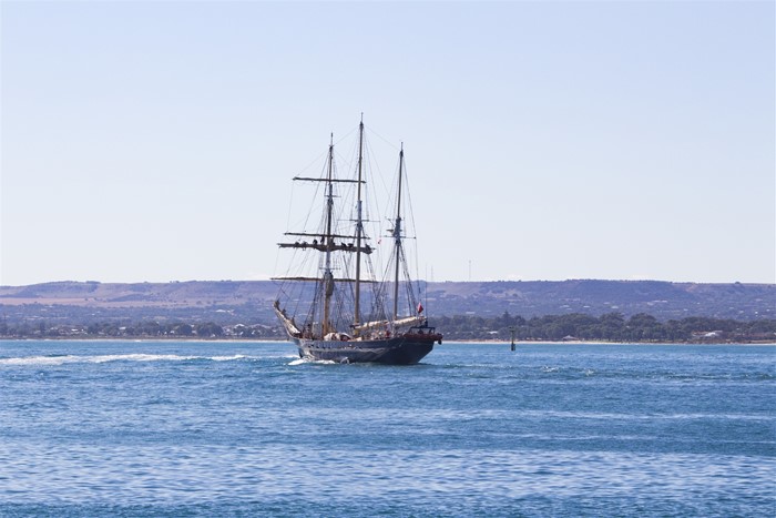 Image Gallery - The Leeuwin heading home